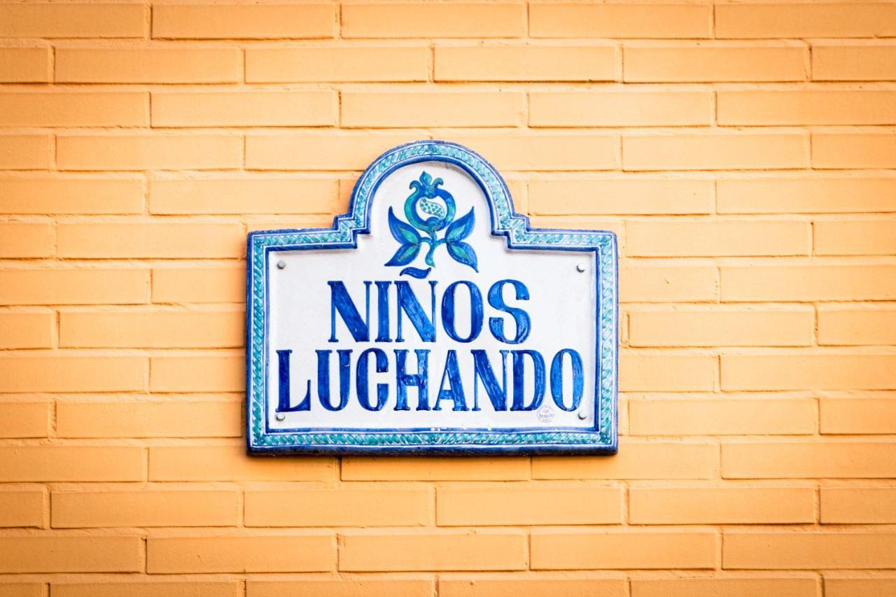 Ninos Luchando Granada Exterior photo